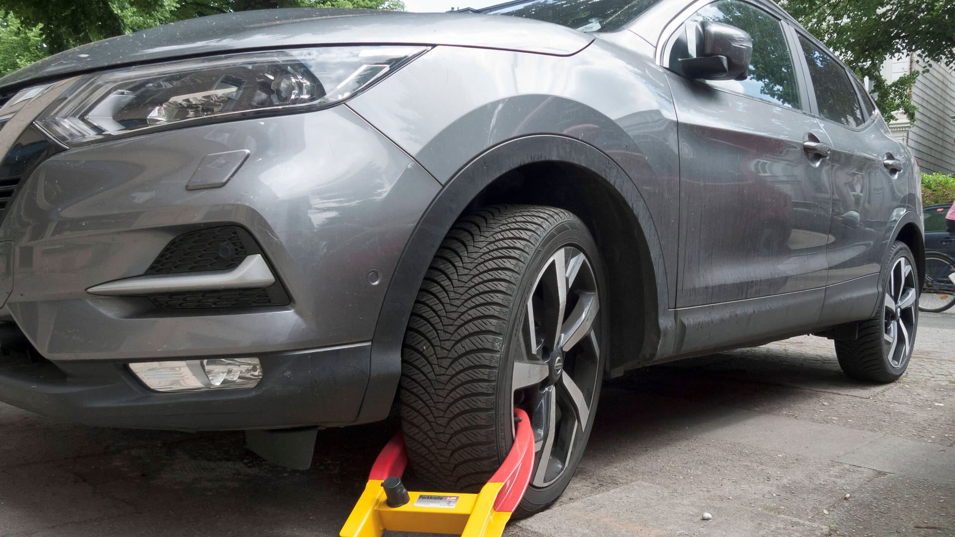 Abschreckend für Diebe: Parkkrallen erschweren den Autoklau.