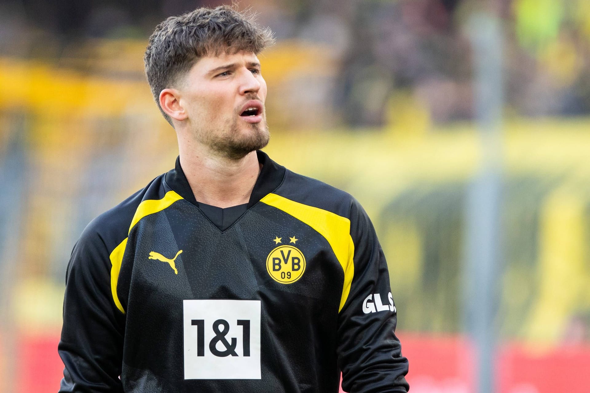 Gregor Kobel: Der Schweizer Torwart des BVB hat einen neuen Vertrag erhalten.