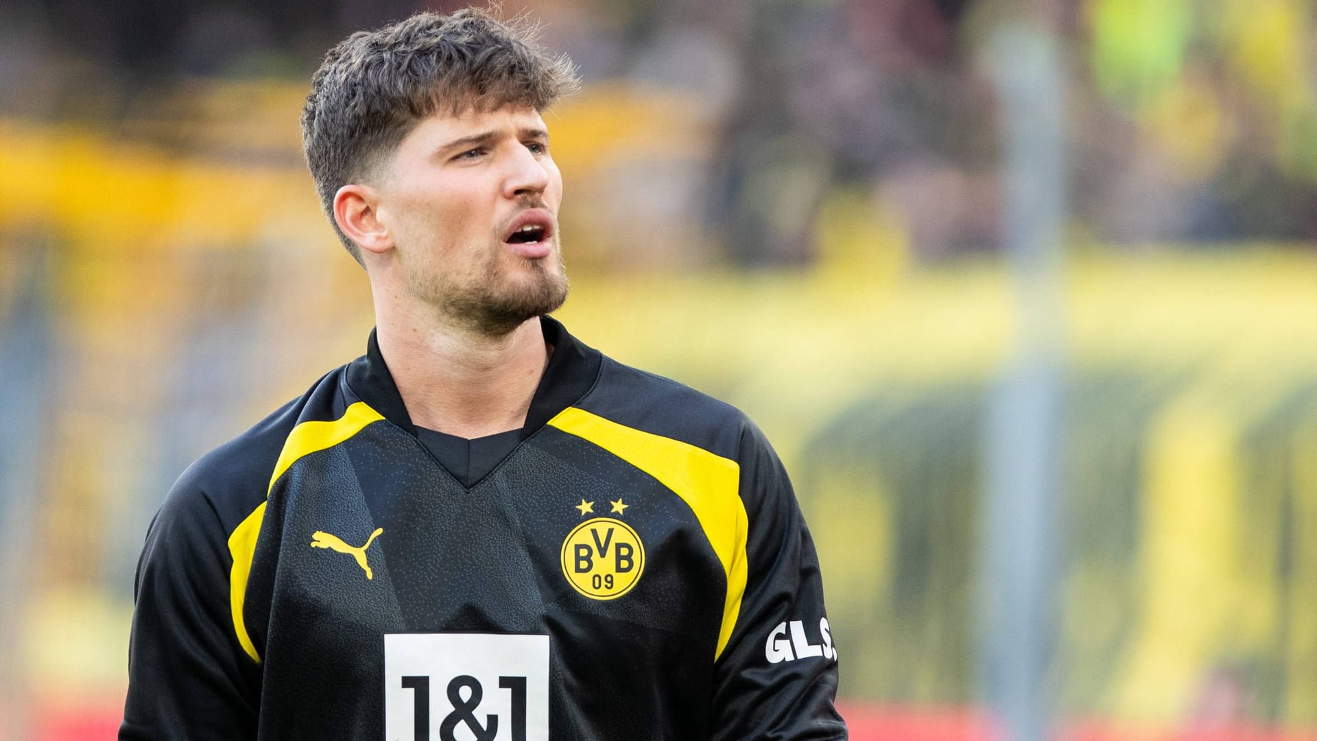 Gregor Kobel: Der Schweizer Torwart des BVB hat einen neuen Vertrag erhalten. Gregor Kobel: Der Schweizer Torwart des BVB hat einen neuen Vertrag erhalten.