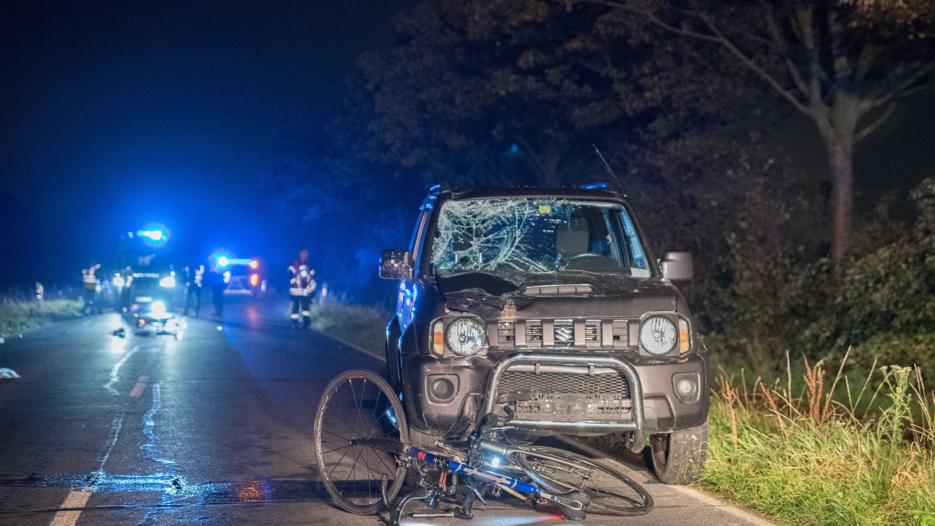 Unfallstelle in Kerpen: Experten suchten den Ort nach Spuren ab.