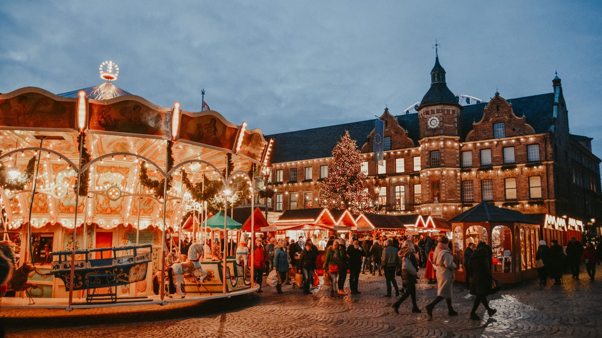 Der Themenmarkt auf dem Marktplatz vor dem Rathaus darf auch in diesem Jahr nicht fehlen (Archivbild).