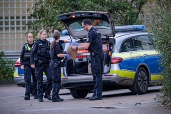 Messerangriff in Hamburg - Verdächtiger in Haft, Verletzter im Krankenhaus