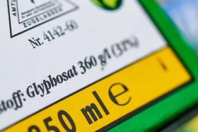 Pflanzenschutz gegen Schädlinge: Insbesondere das Mittel Glyphosat ist hoch umstritten.