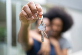 Haustürschlüssel: Der Zugang zu Ihrem Eigenheim sollte gut geschützt bleiben.