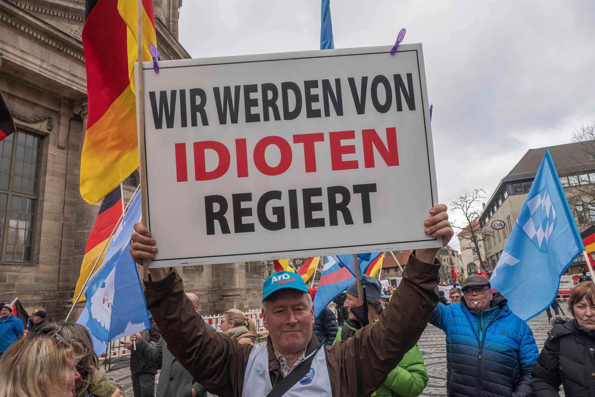 Kundgebung der AfD: Die politische Mitte muss die rechten und linken Ränder genau beobachten, sagt Christopher Clark.