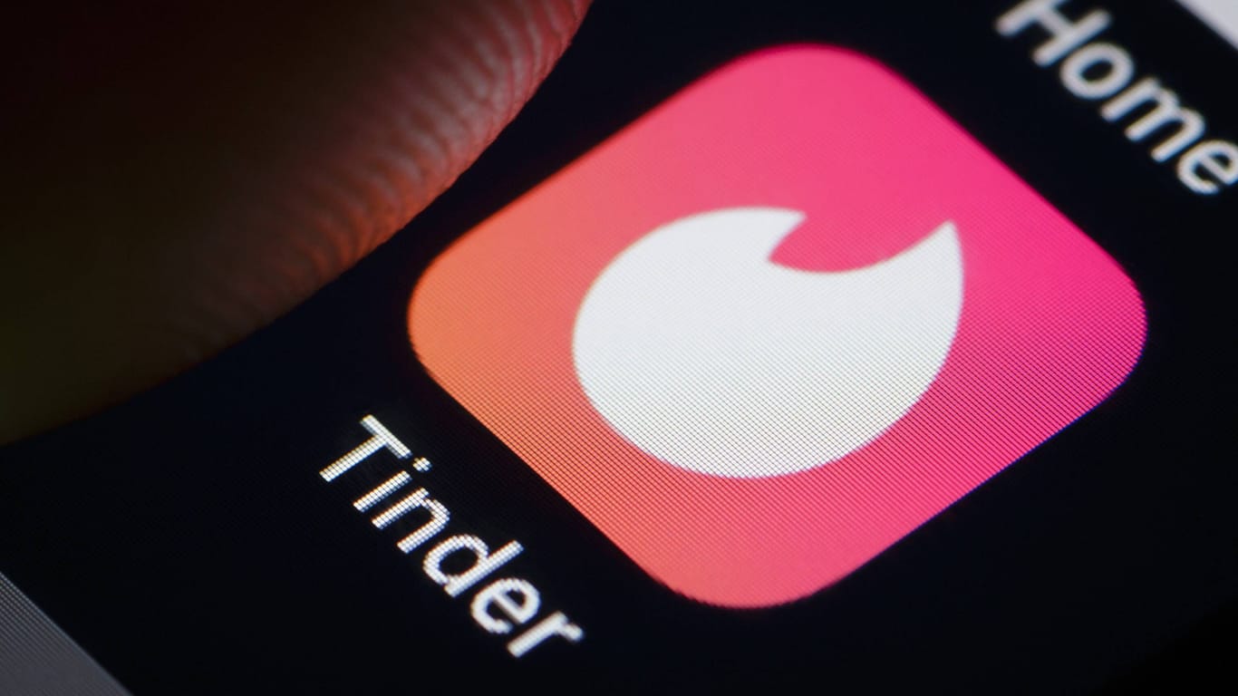 Tinder gehört zu den bekanntesten Apps für Online-Dating (Symbolbild): Über welche Plattform sich der Mann und die Frau kennengelernt haben, ist nicht bekannt.