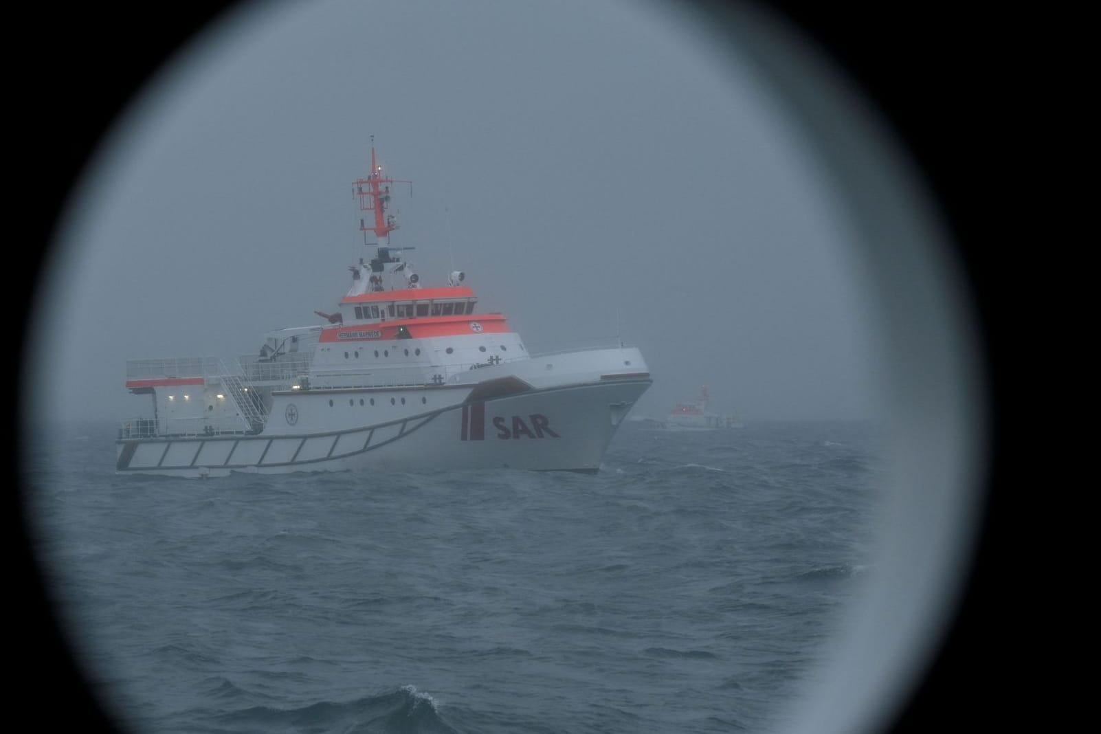 Das Rettungsschiff Hermann Marwede auf Suchmission: Vier Seeleute werden weiter vermisst - für sie gibt es keine Hoffnung mehr.