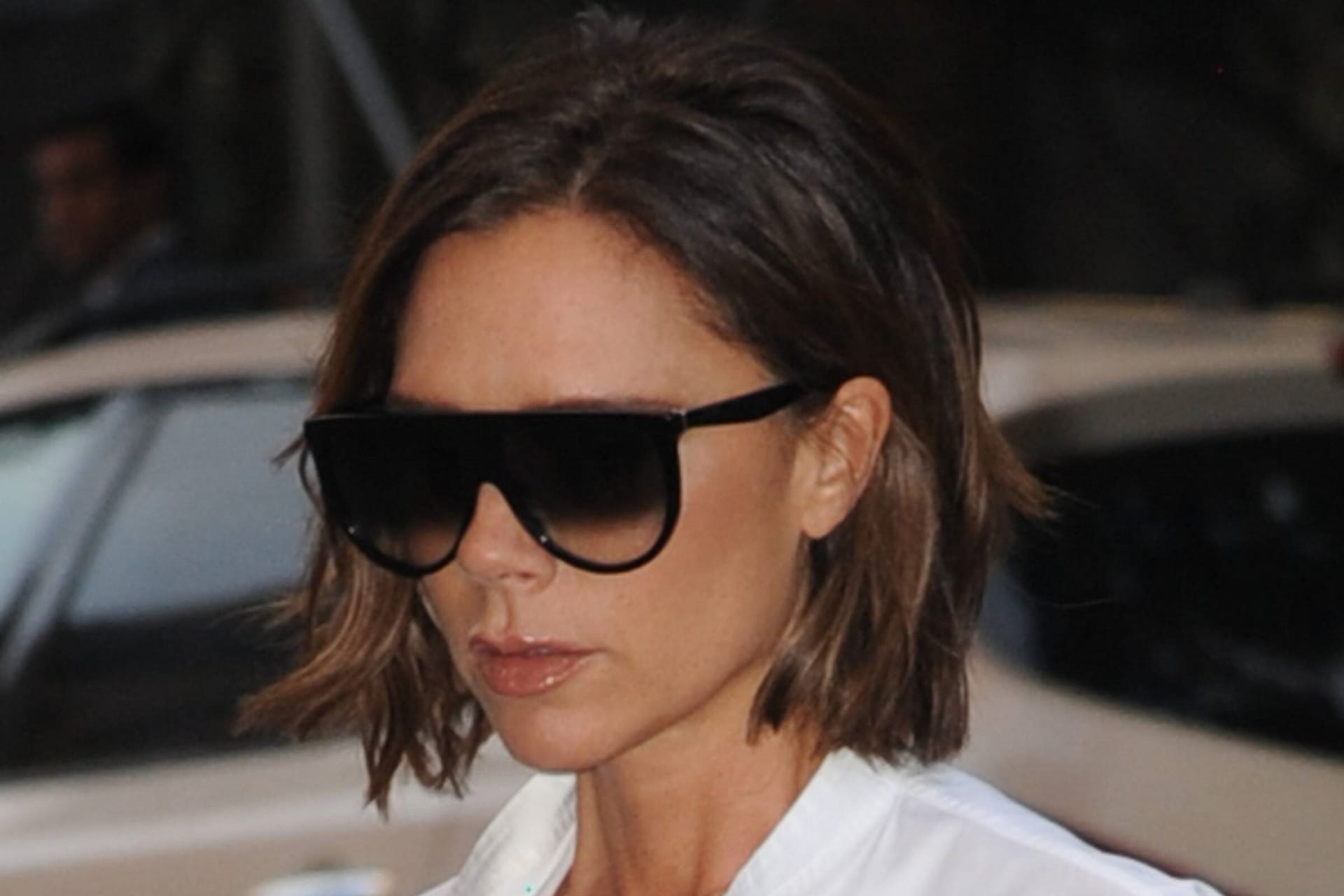 Ihr Lieblings-Accessoire: Zum Schmollmund kombiniert Victoria Beckham gern opulente Sonnenbrillen.