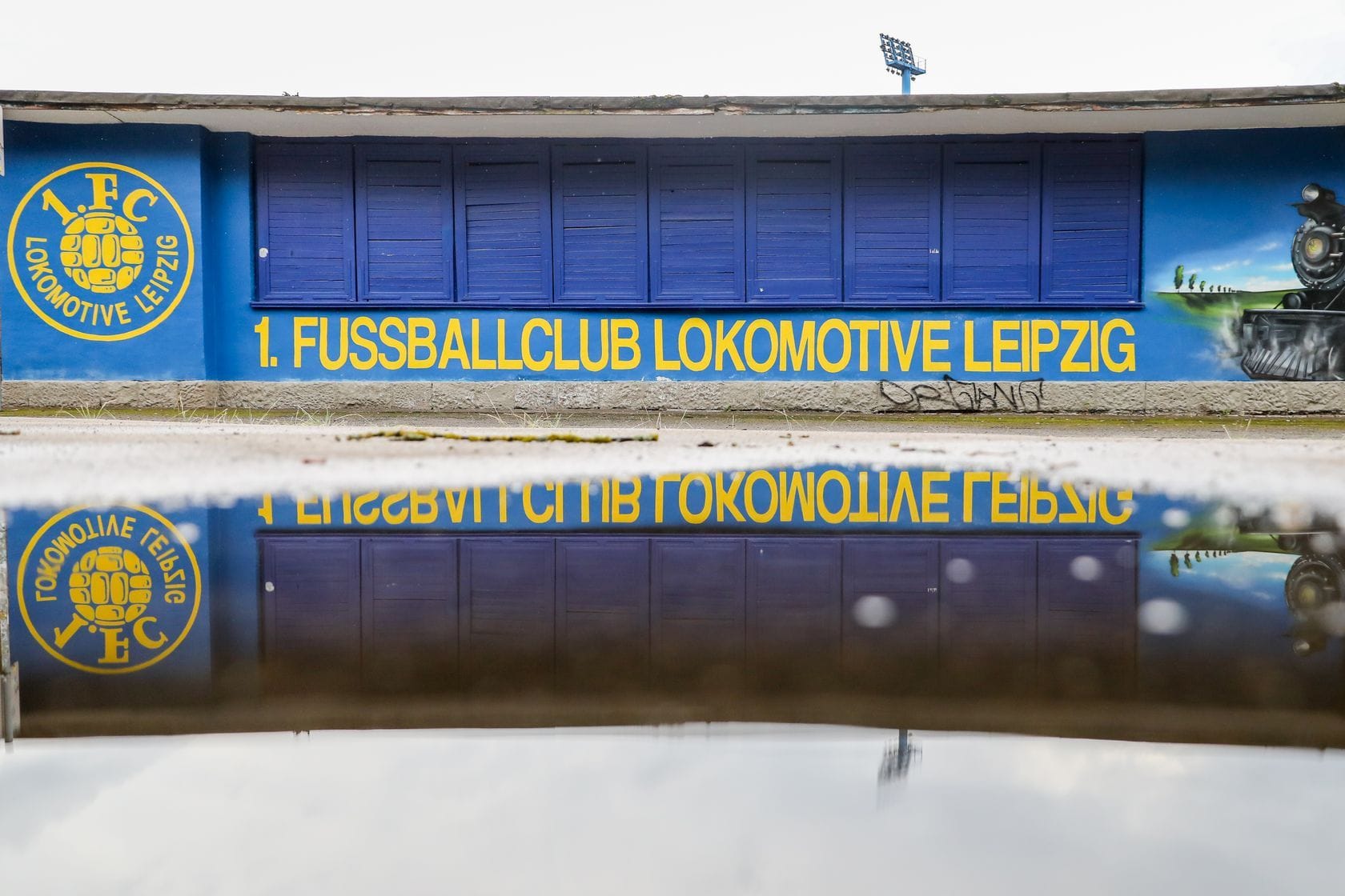 Ticketschalter am Bruno-Plache-Stadion: Hier trägt der 1. FC Lokomotive Leipzig seine Heimspiele aus (Archivbild).