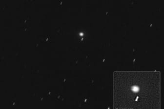 Teleskopaufnahmen zeigen den Komet 12P/Pons-Brooks nach seinem Ausbruch.