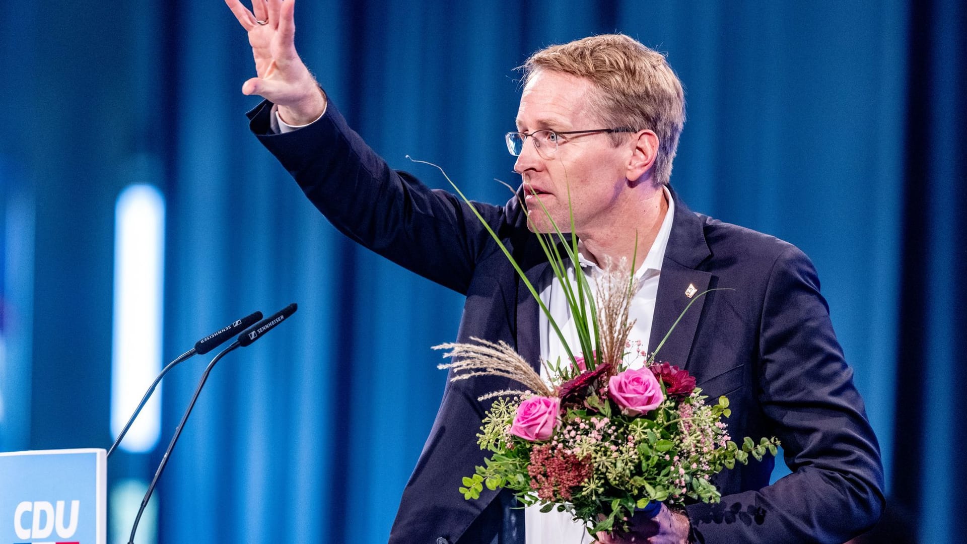 Daniel Günther am Donnerstag in Neumünster: Parteiintern ist er aus der Defensive gekommen.