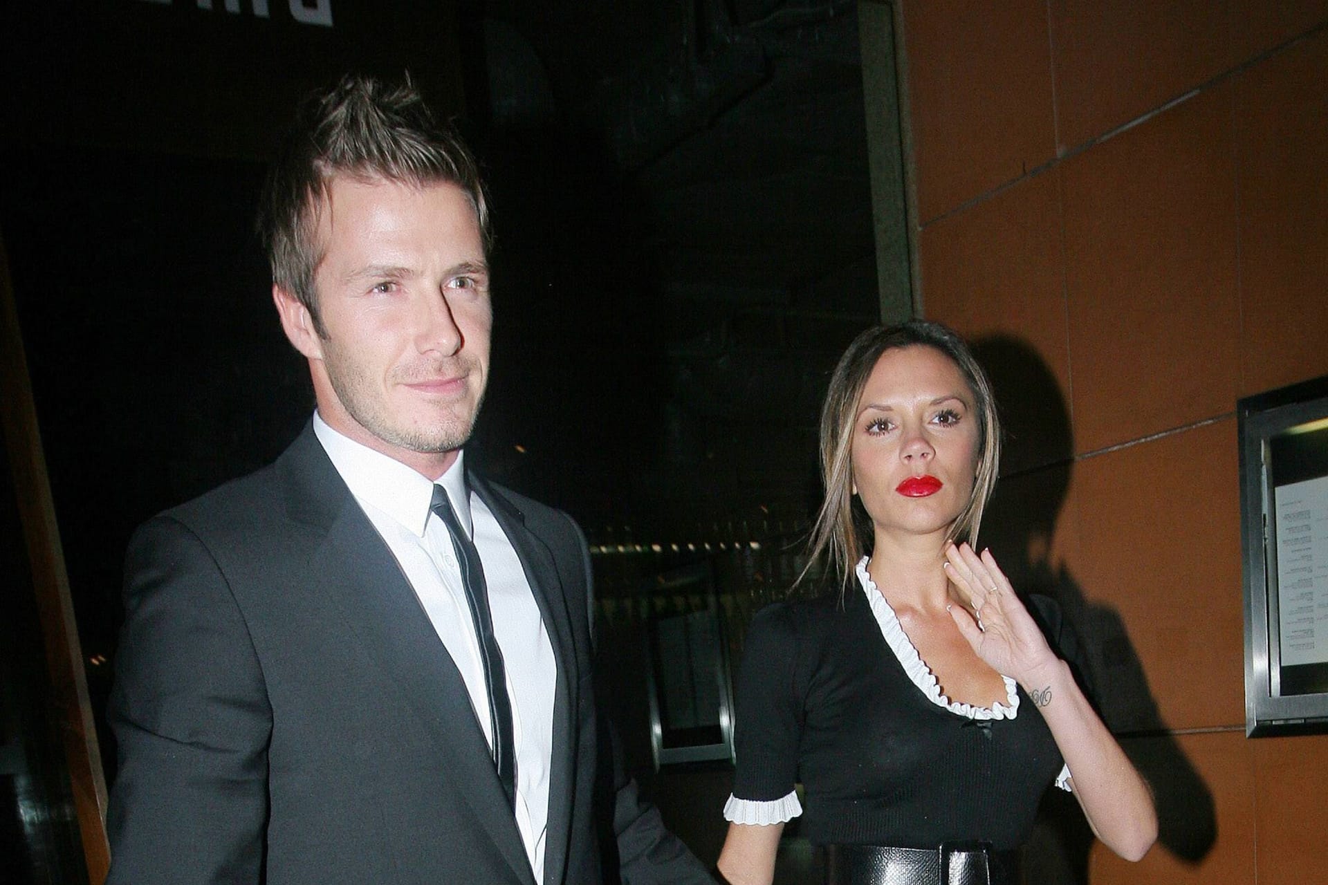 Rote Lippen soll man küssen: Auch beim Date mit Ehemann David Beckham setzte die Sängerin auf ihren Kussmund.