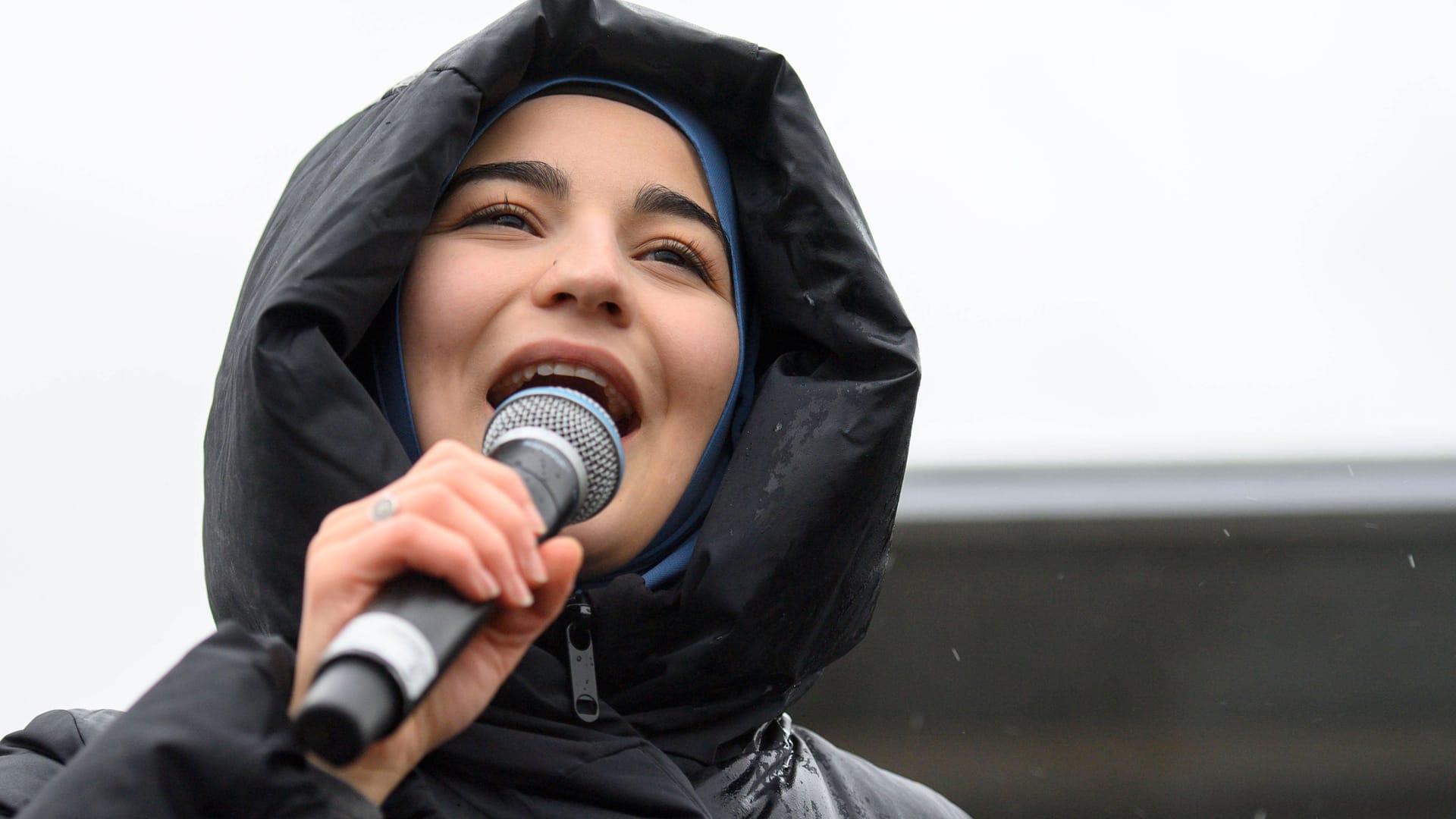 Elisa Baş bei einer Demo im Januar 2023 in Lützerath: Damals hielt sie als Sprecherin von "Fridays for Future" eine Rede.