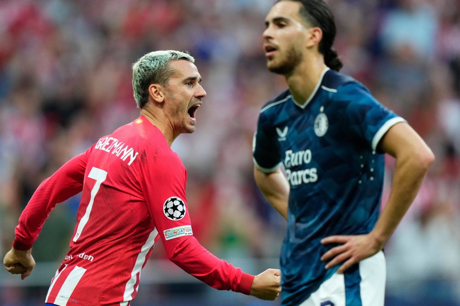 Antoine Griezmann (l.) jubelt: Der Franzose und Atlético Madrid feierten einen torreichen Sieg.