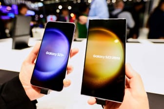 Auf das Galaxy S23 (hier im Bild) wird das Galaxy S24 folgen. Samsung will es zum KI-Handy machen.