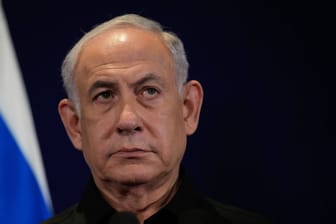 Benjamin Netanjahu: Er hält an seinen Plänen für eine Militäroffensive in Rafah fest.