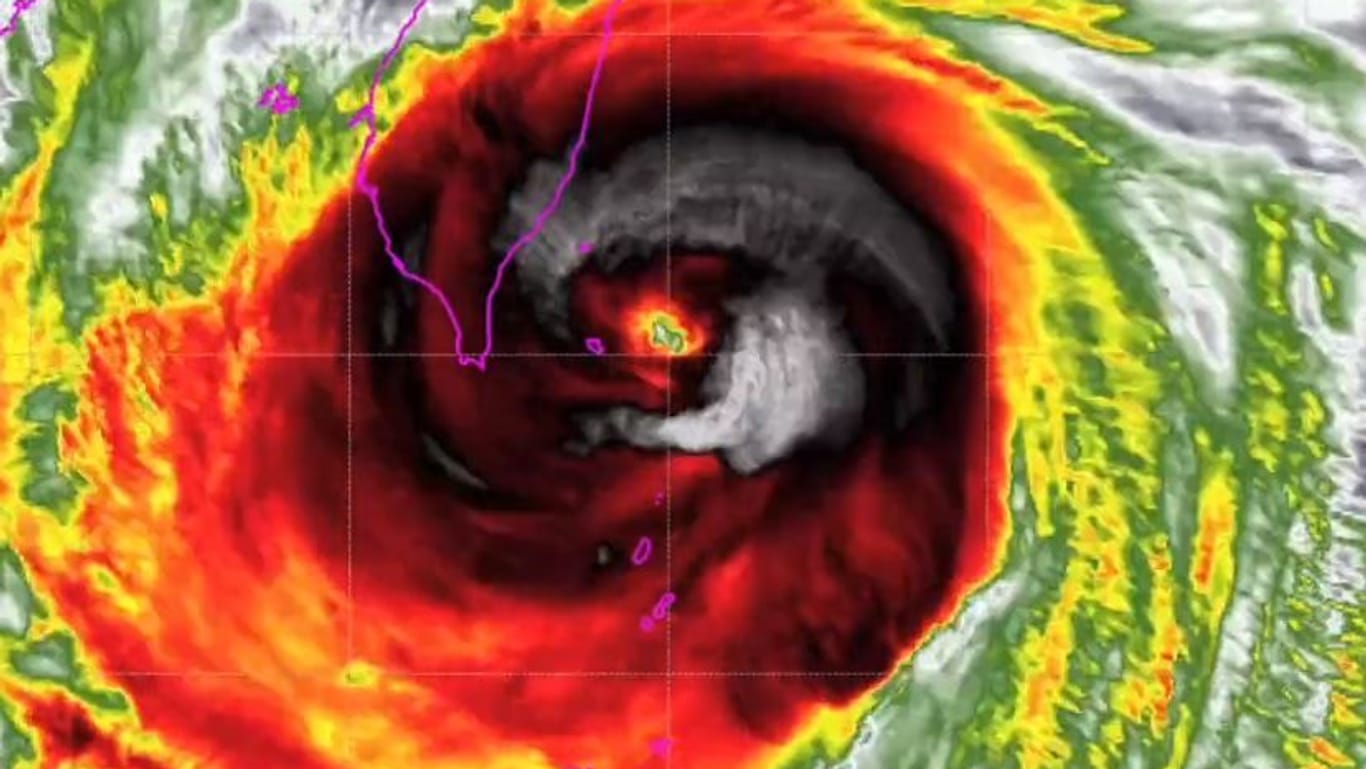 Taifun "Koinu" trifft auf die Insel Lan Yu vor Taiwan: Die pazifischen Wirbelstürme sind die größten ihrer Art weltweit.