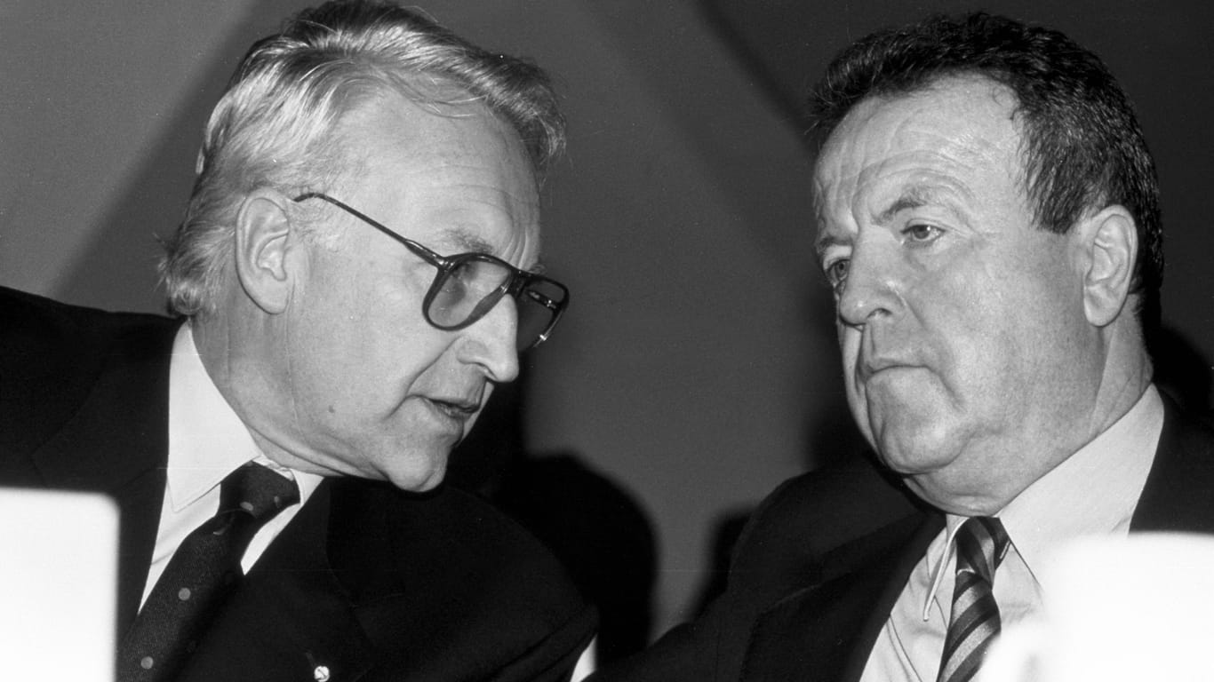 Gerold Tandler (rechts) mit dem damaligen CSU-Ministerpräsidenten Edmund Stoiber.