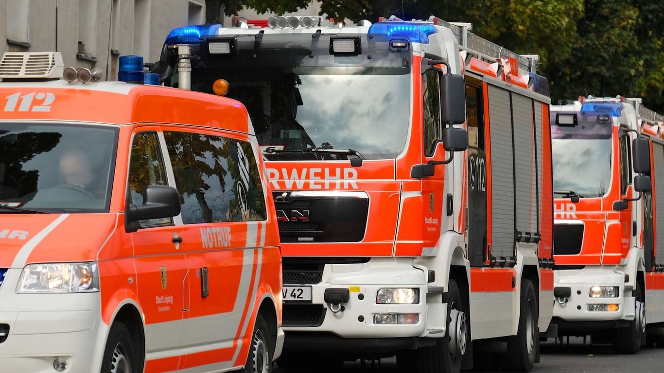 Feuerwehr in Leipzig (Archivbild): Mehrere Menschen wurden nach dem Fund der Substanz an einer Schule untersucht.