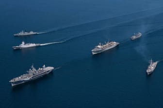 Nato Schiffe bei einer gemeinsamen Übung in der Ostsee (Archivbild): In der Ostsee sollen neben Schiffen auch Aufklärungsflugzeuge und Drohnen zum Einsatz kommen.