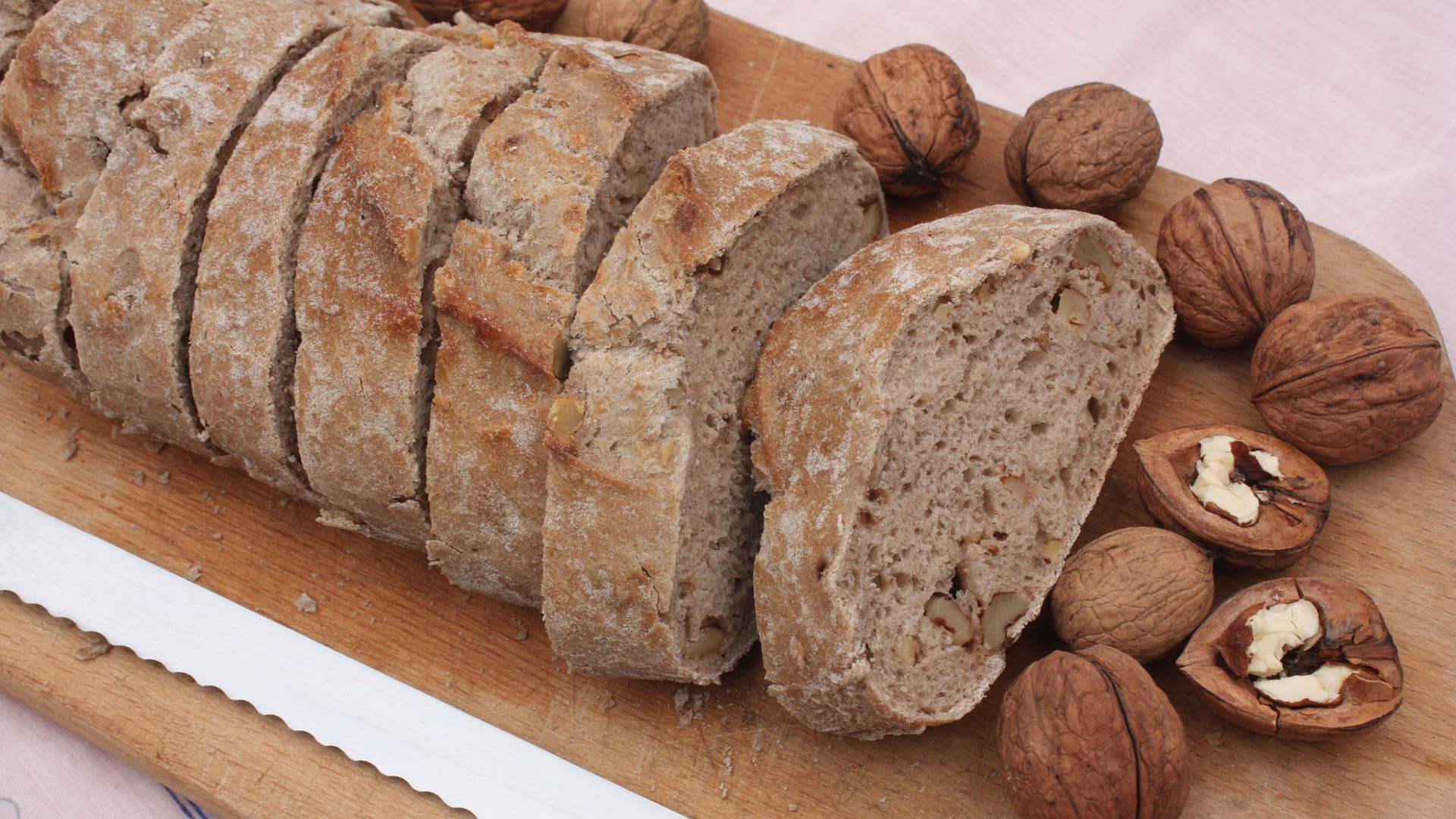 Die Walnüsse machen Ihr selbstgemachtes Brot noch aromatischer.