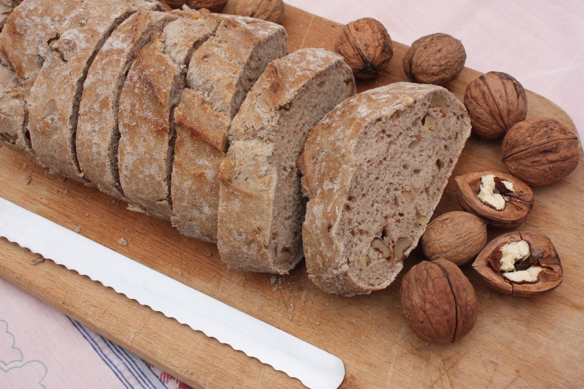 Die Walnüsse machen Ihr selbstgemachtes Brot noch aromatischer.