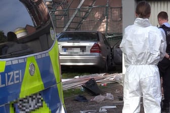 Duisburg: Ein Mann fuhr gezielt in eine 19-jährige Mutter und ihr Baby.