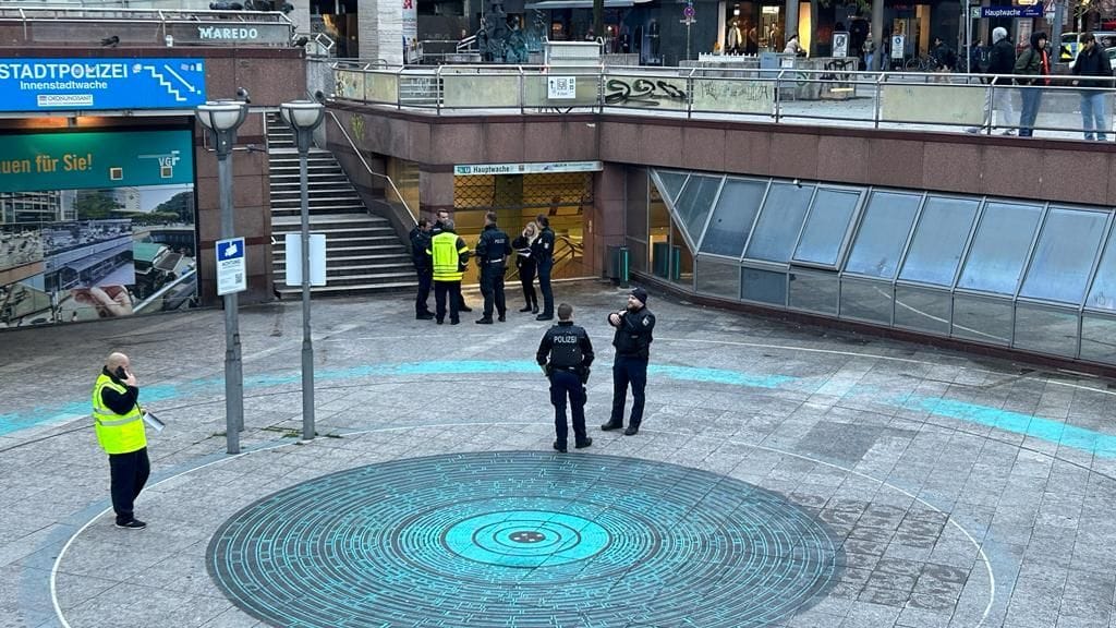 Großer Polizeieinsatz in Frankfurt nach dem Fund einer Handgranate.