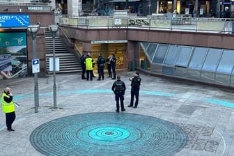 Großer Polizeieinsatz in Frankfurt nach dem Fund einer Handgranate.