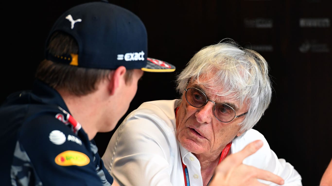 Max Verstappen und Bernie Ecclestone (r.): Der Ex-Geschäftsführer hat über den Rennfahrer gesprochen.