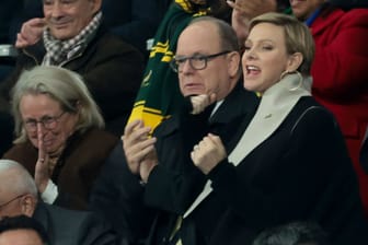 Fürst Albert II. und Fürstin Charlène: Sie jubelten in Paris für die südafrikanische Rugbymannschaft.