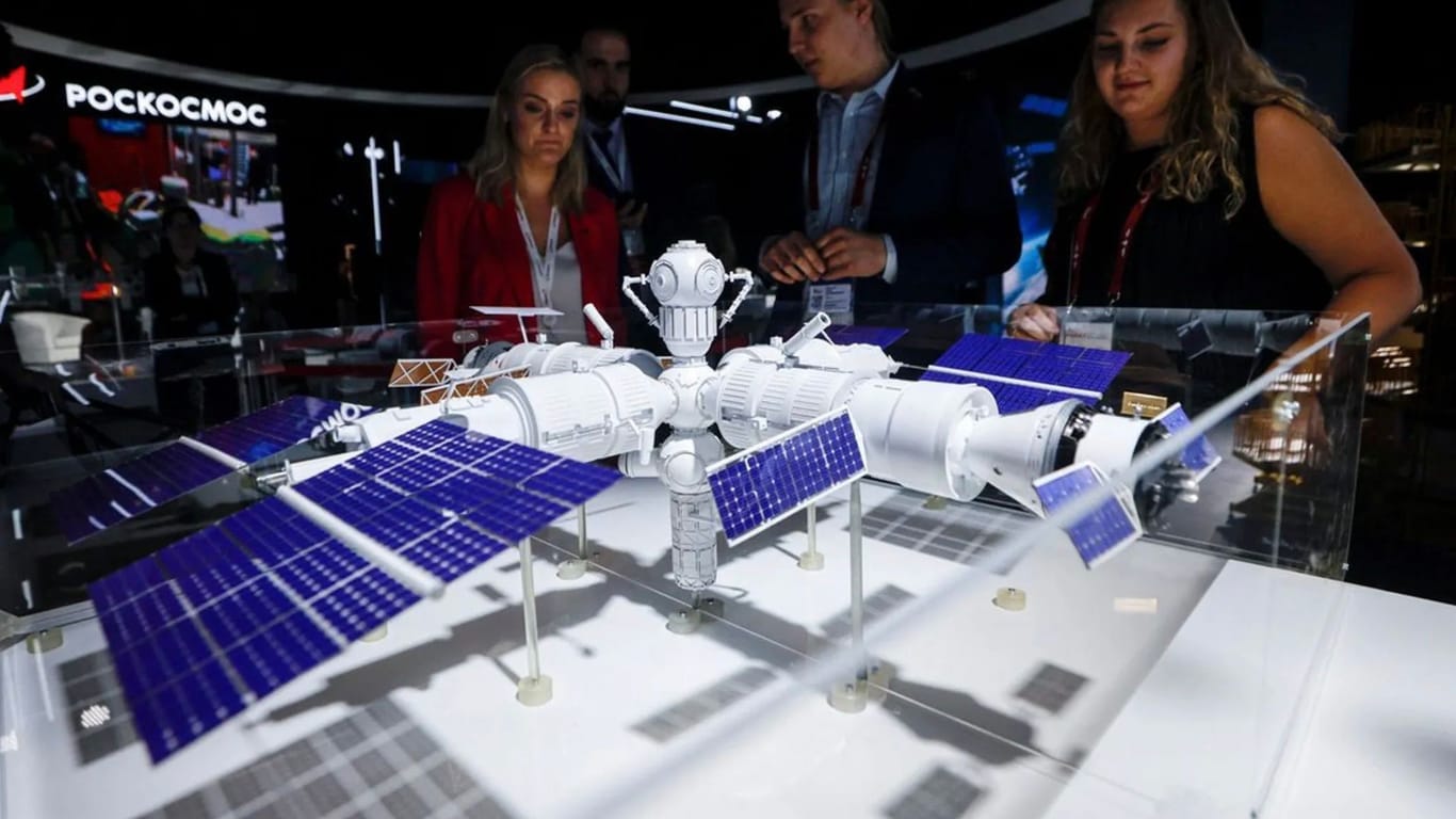 Modell von ROS: Frühestens 2027 will Russland mit dem Bau seiner Raumstation beginneb.