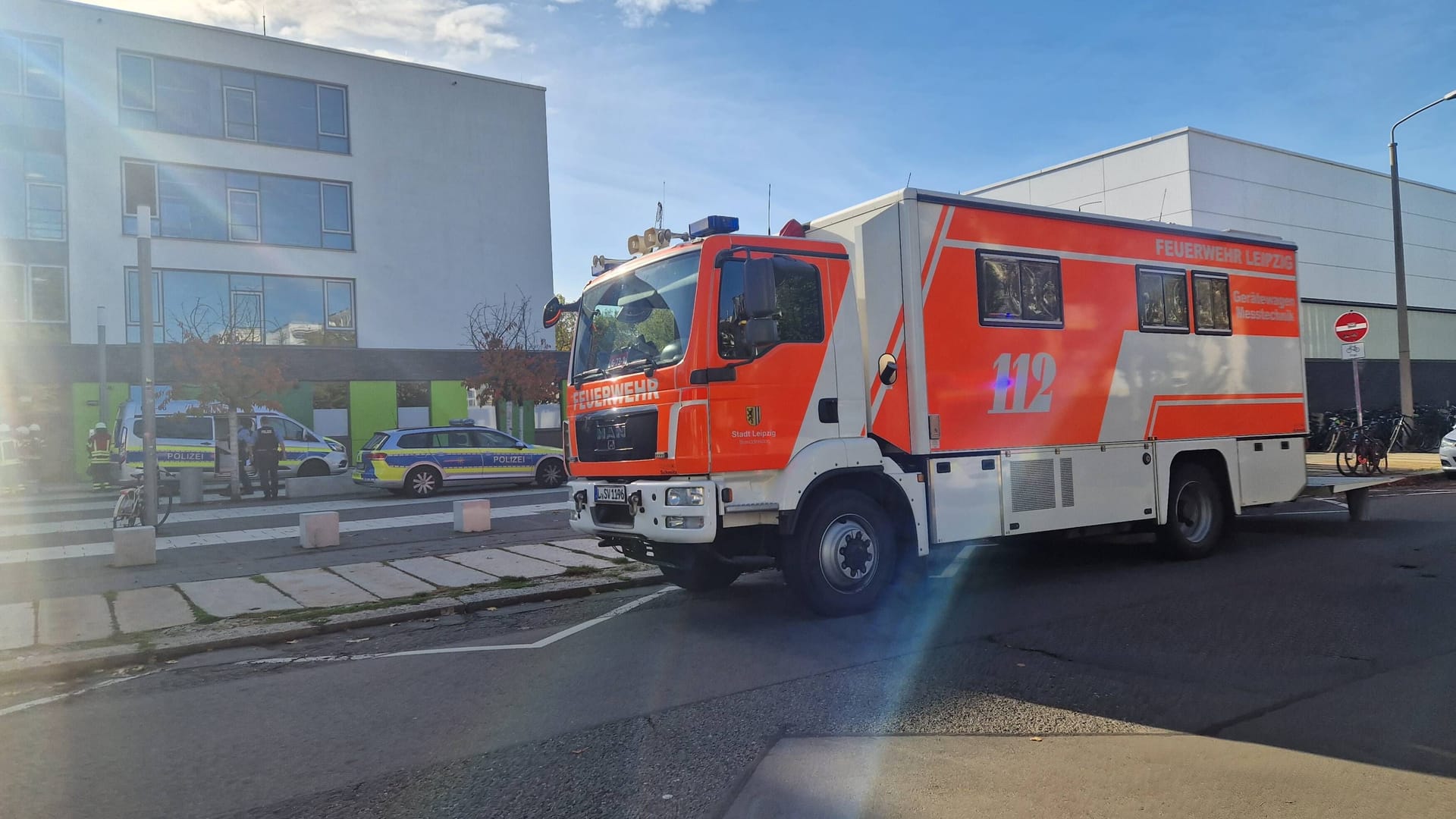 Feuerwehr und Polizei an der Grundschule in Leipzig: Feuerwehr und Polizei an der Grundschule in Leipzig: