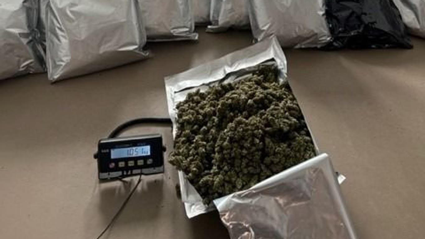 Es wurden 110 Vakuumbeutel mit je einem Kilogramm Marihuana gefunden.