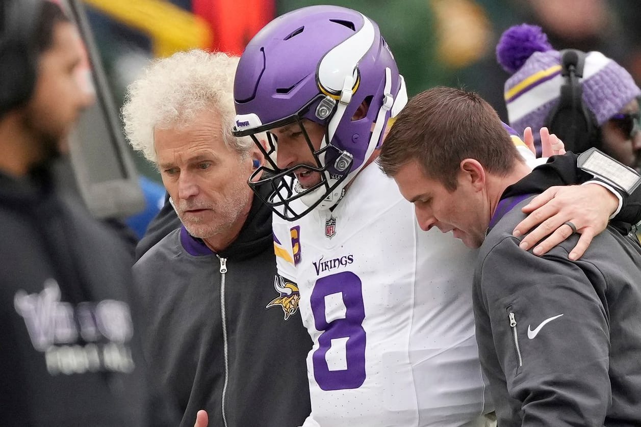 Schreckmoment: Vikings-Quarterback Cousins muss vom Feld.