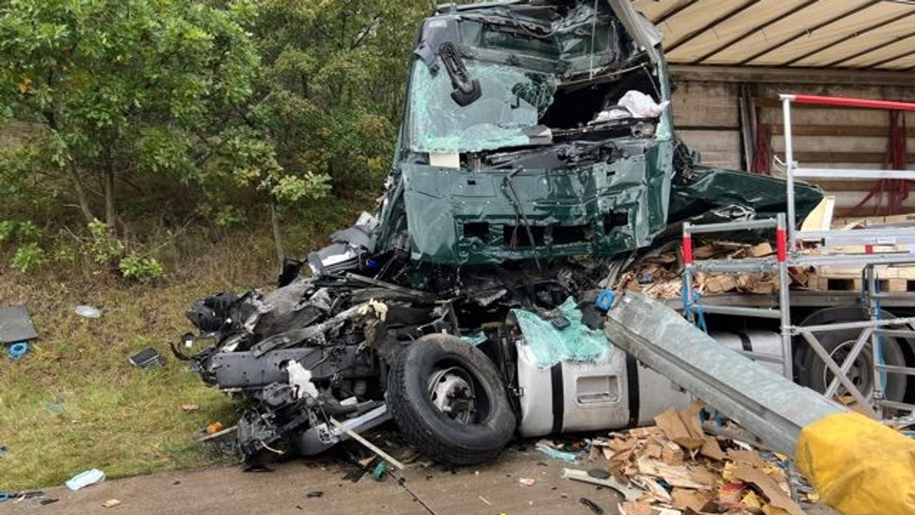 Schwerer Lkw-Unfall Bei Soltau: A7 Für Elf Stunden Gesperrt – Lange Staus