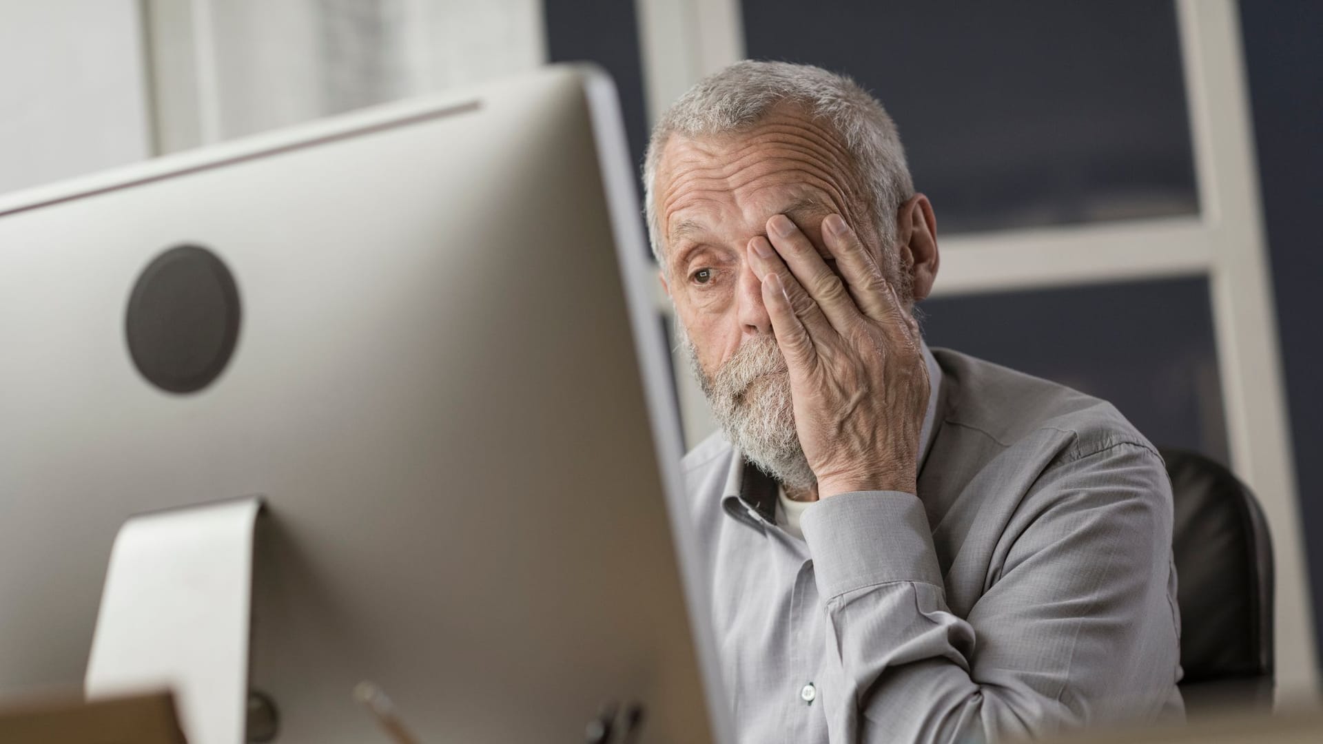 Rentner im Stress (Symbolbild): Nullrentner können ihren Anspruch auf Witwenrente zurückgewinnen.