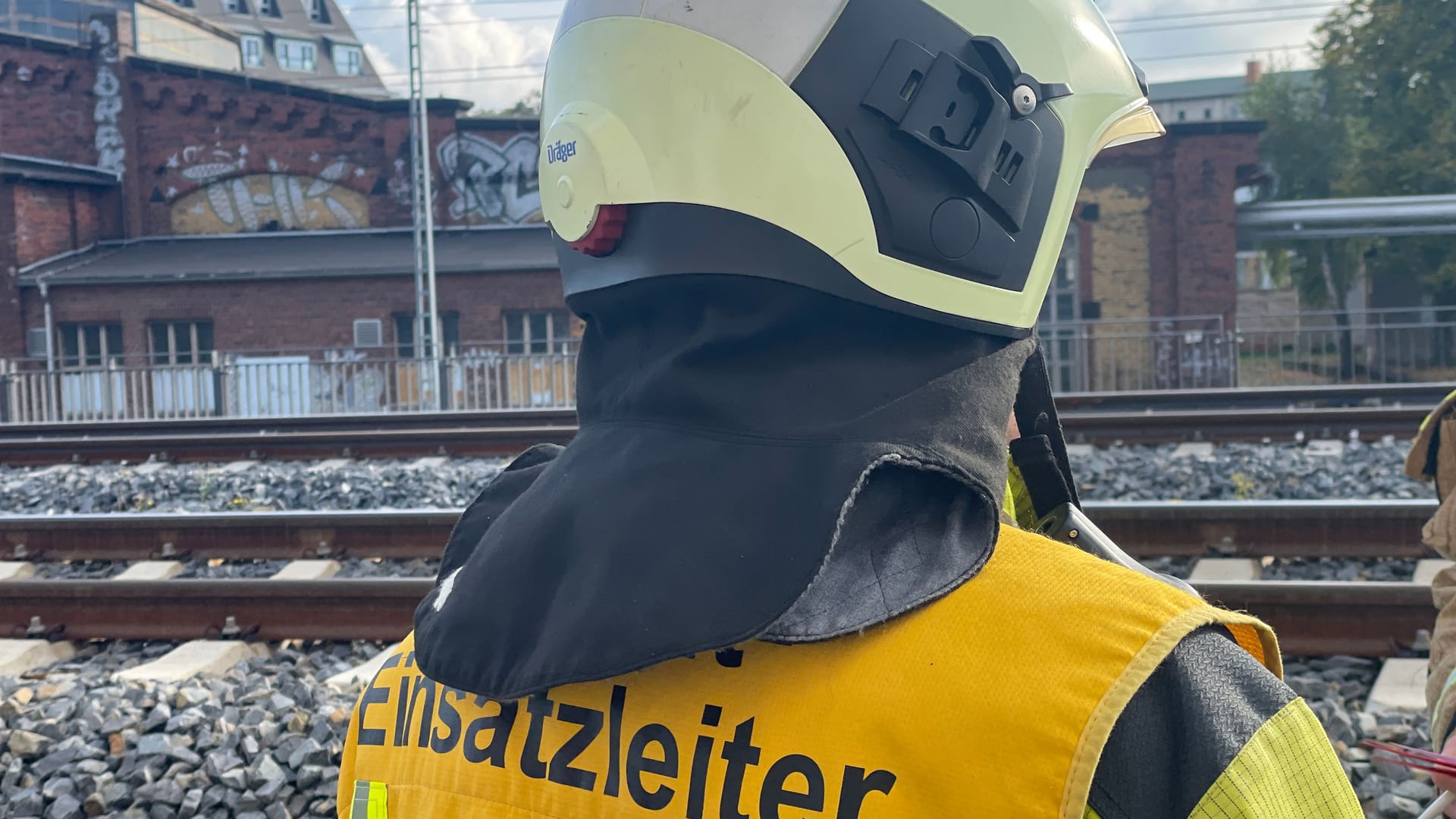 Im Einsatz waren 35 Einsatzkräfte der Feuer- und Rettungswachen Altstadt und Löbtau, des Rettungsdienstes sowie der A-Dienst.