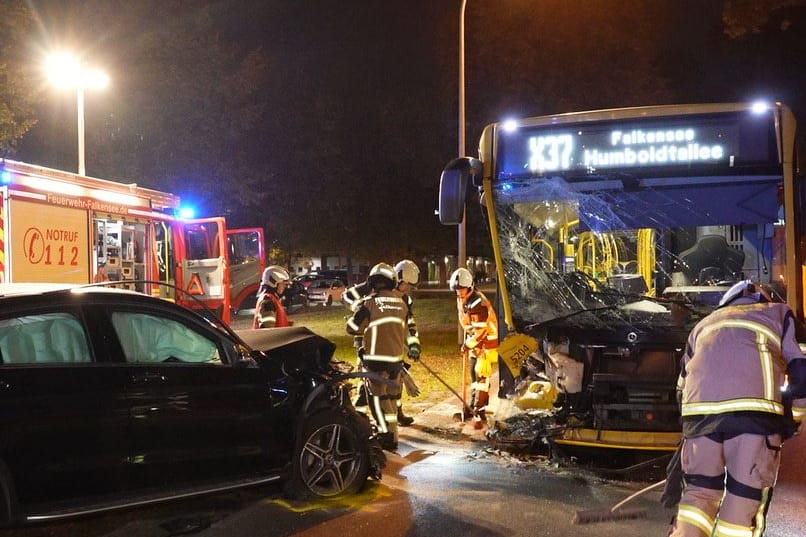 Unfallstelle auf der Ortsverbindungsstraße: Zwei Männer wurden schwer verletzt.