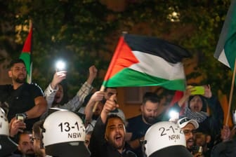 Pro-Palästina-Demonstration in Duisburg-Hochfeld (Symbolbild): Die Terrororganisation Hamas wird in Deutschland mit einem Betätigungsverbot belegt.