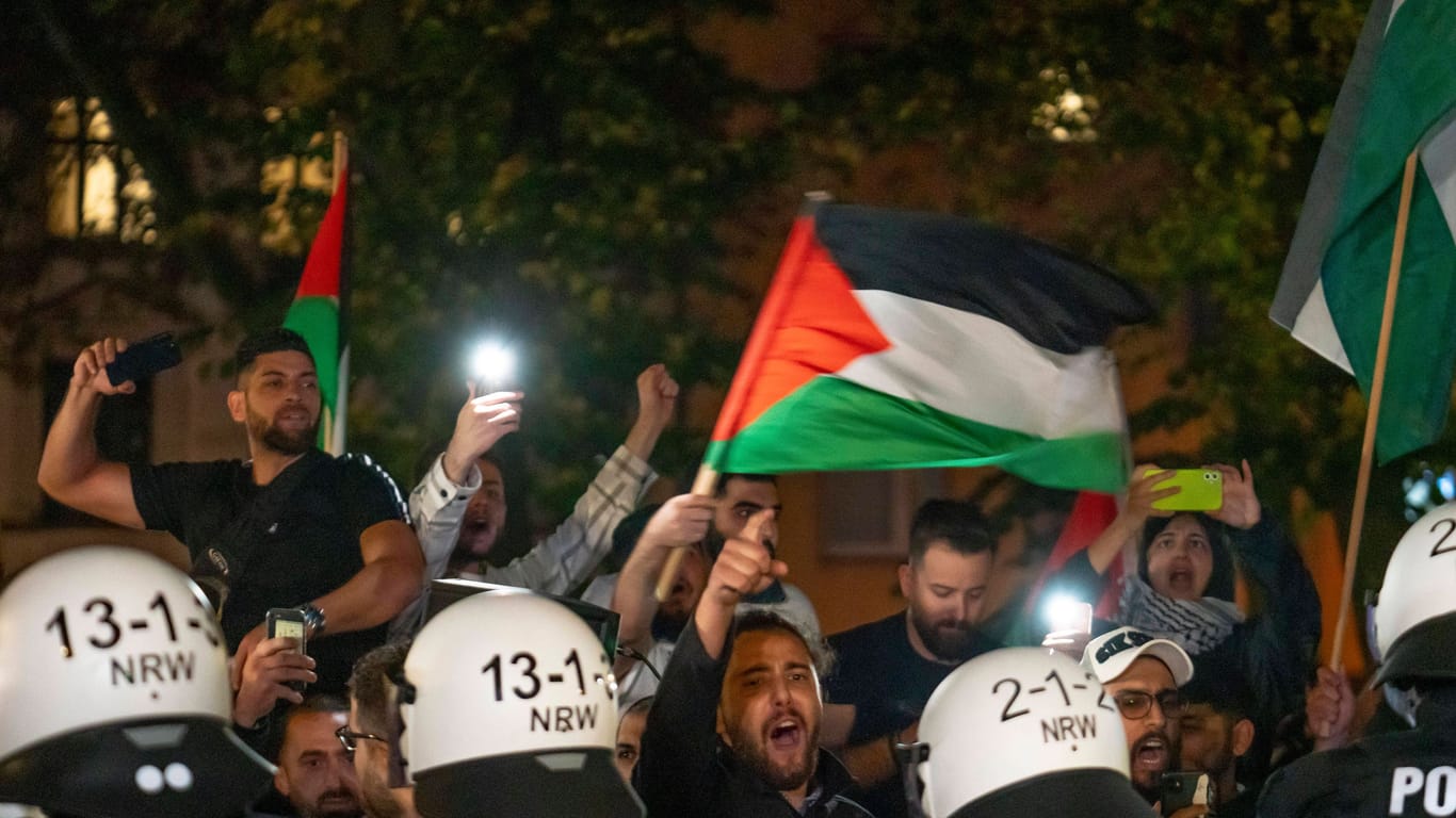 Pro-Palästina-Demonstration in Duisburg-Hochfeld (Symbolbild): Die Terrororganisation Hamas wird in Deutschland mit einem Betätigungsverbot belegt.