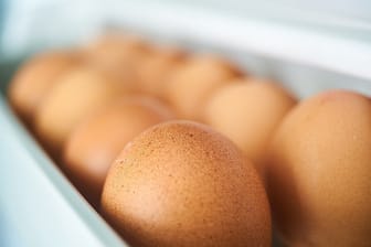 Eier im Kühlschrank - noch roh oder schon gekocht?