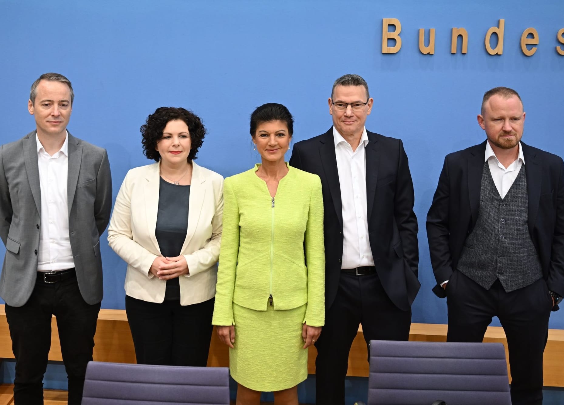 Sahra Wagenknecht mit den Vorstandsmitgliedern des Vereins "Bündnis Sahra Wagenknecht – Für Vernunft und Gerechtigkeit".