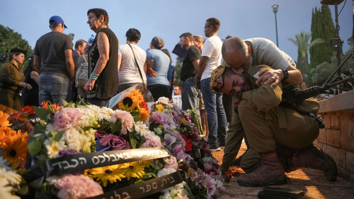 Trauer in Tel Aviv: Hunderte Menschen starben bei den Angriffen auf Israel.