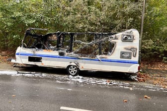 Brandstifter in Bochum unterwegs - Wohnwagen und Pkw in Brand gesetzt – Eine Person soll flüchtig sein