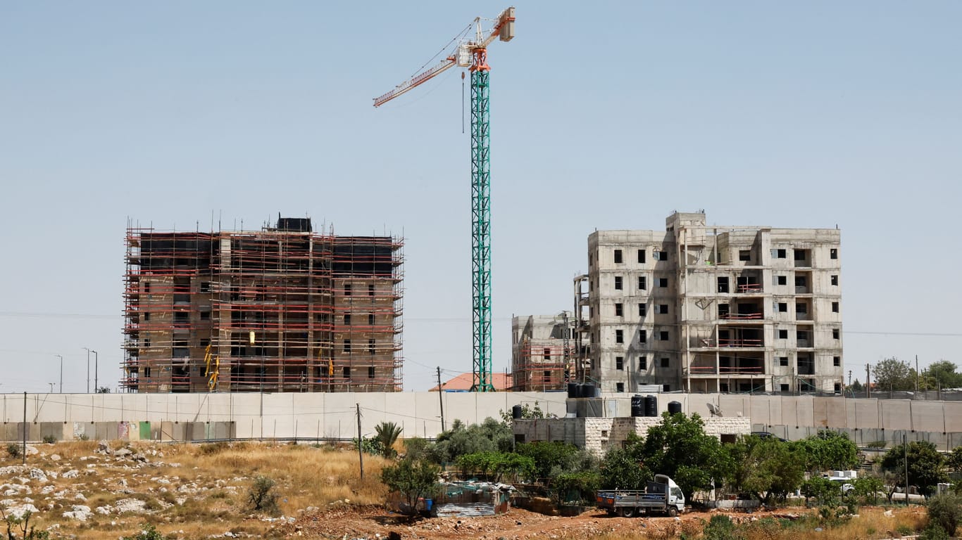Gebäude im besetzten Westjordanland (Archivbild): Unter der israelischen Regierung wurde der völkerrechtswidrige Siedlungsbau vorangetrieben.