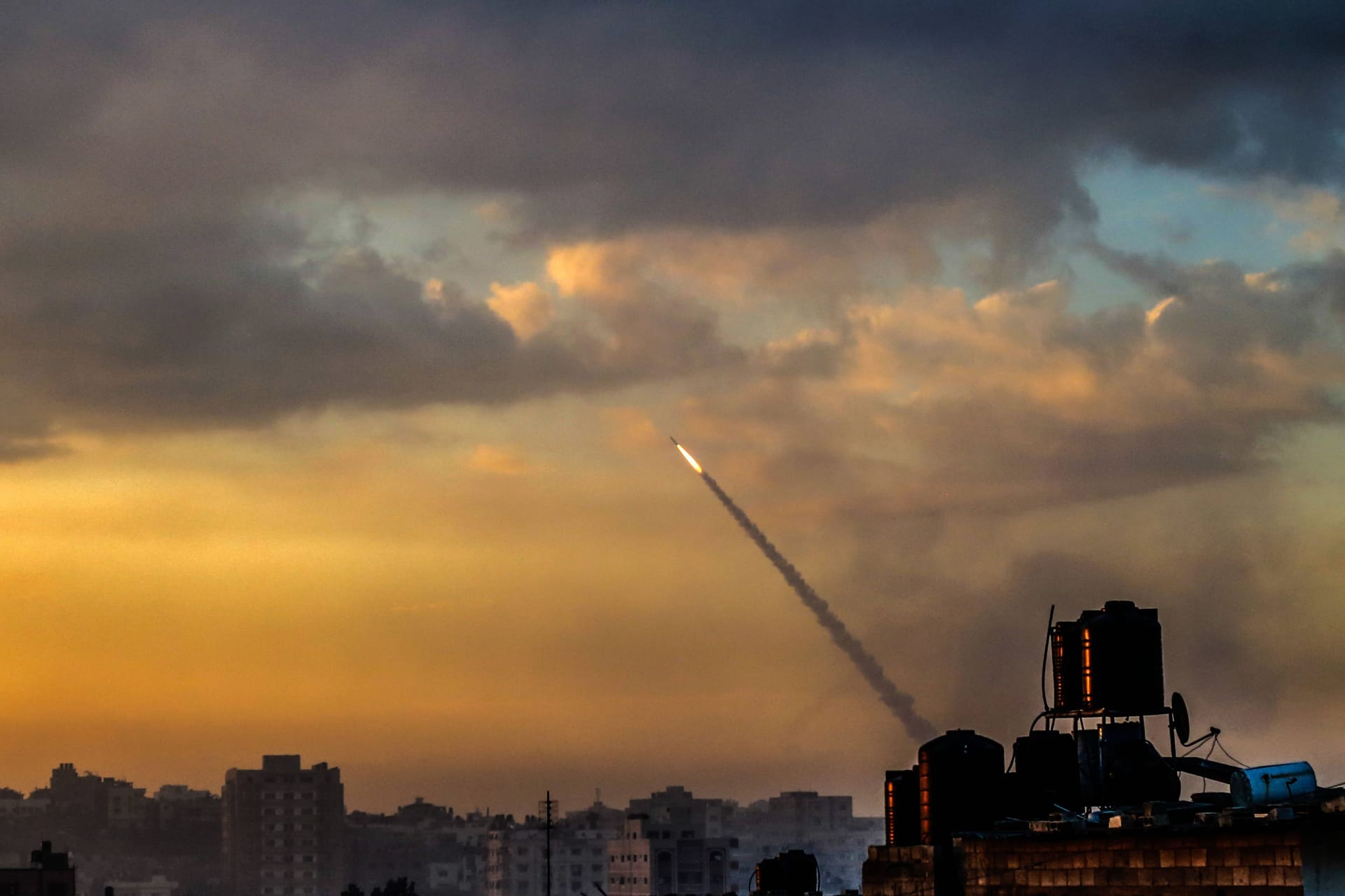 Raketen aus Gaza: Die islamistische Hamas greift Israel mit Raketenschlägen und Bodentruppen an.
