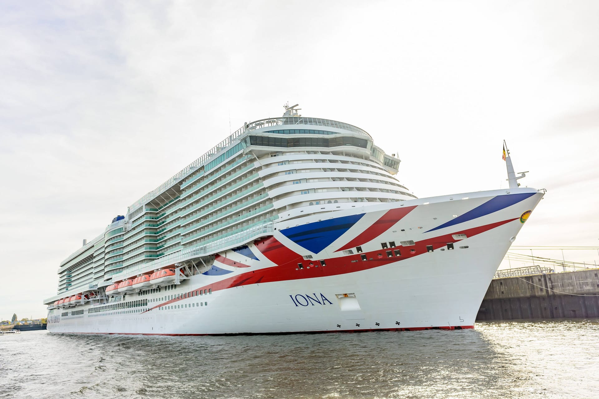 Das Kreuzfahrtschiff "Iona" der Reederei P&O Cruises ist an der Rettungsaktion in der Nordsee beteiligt.