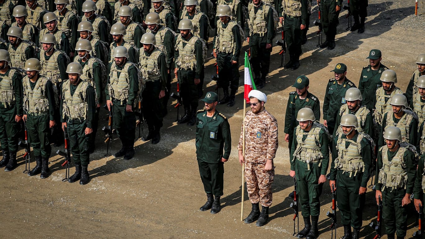 Revolutionsgarde des islamischen Regimes im Iran (IRGC) bei einer Militärübung (Archivbild): Das Manöver soll zwei Tage andauern.