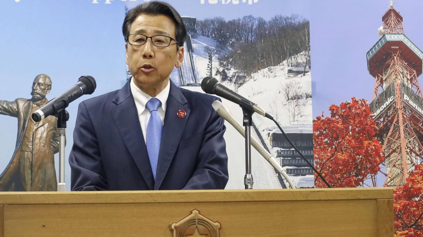 Katsuhiro Akimoto ist Bürgermeister der großen Stadt auf der Insel Hokkaido.